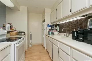 Photo #5: 202527694 Listing 