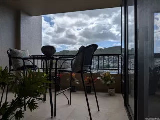 Photo #5: 202527702 Listing 