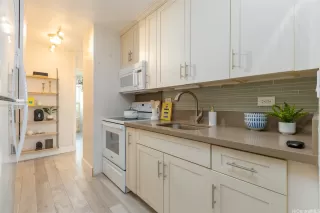 Photo #5: 202527724 Listing 