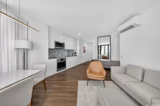 Photo #2: 202527782 Listing 