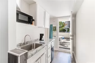 Photo #4: 202527807 Listing 