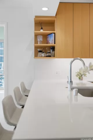 Photo #5: 202527822 Listing 