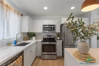 Photo #2: 202527830 Listing 