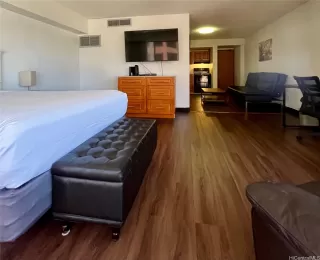 Photo #5: 202527931 Listing 