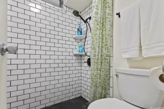 Photo #6: 202527934 Listing 