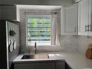 Photo #5: 202528006 Listing 