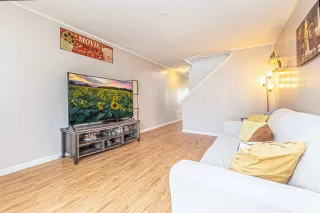 Photo #4: 202528029 Listing 