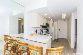 Photo #5: 202528040 Listing 