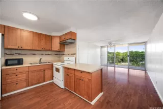 Photo #3: 202528047 Listing 