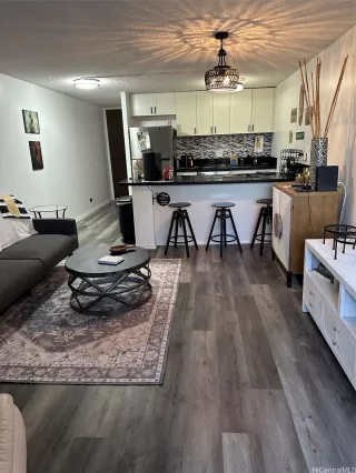 Photo #4: 202528050 Listing 