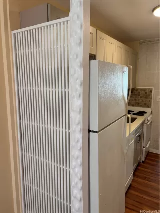 Photo #3: 202528057 Listing 