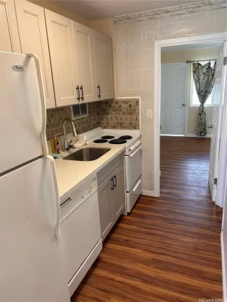 Photo #5: 202528057 Listing 