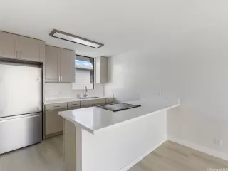 Photo #2: 202528059 Listing 