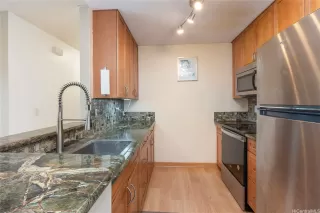 Photo #6: 202528097 Listing 