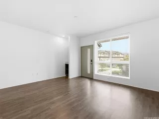 Photo #5: 202528107 Listing 