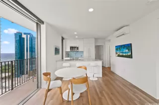 Photo #3: 202528130 Listing 