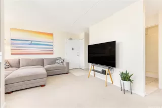 Photo #2: 202528147 Listing 