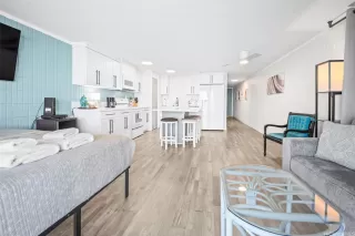 Photo #3: 202528156 Listing 