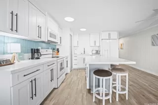 Photo #6: 202528156 Listing 