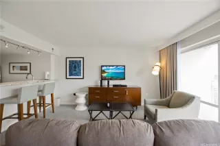 Photo #6: 202528158 Listing 