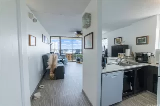 Photo #6: 202528180 Listing 