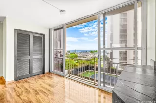 Photo #3: 202528215 Listing 