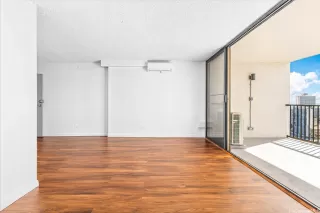 Photo #5: 202528238 Listing 