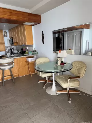 Photo #4: 202528247 Listing 