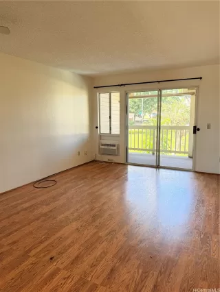 Photo #5: 202528263 Listing 