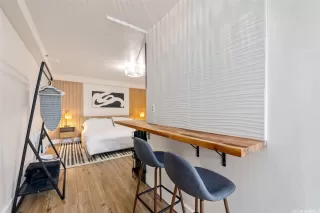 Photo #5: 202528279 Listing 