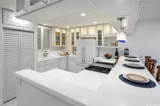 Photo #2: 202528297 Listing 