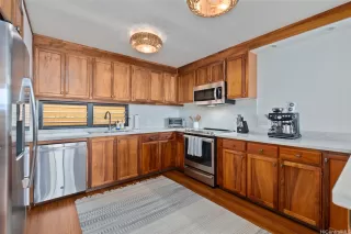 Photo #4: 202528305 Listing 