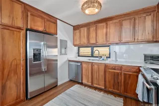 Photo #5: 202528305 Listing 