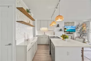 Photo #3: 202528307 Listing 