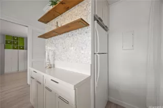 Photo #4: 202528307 Listing 