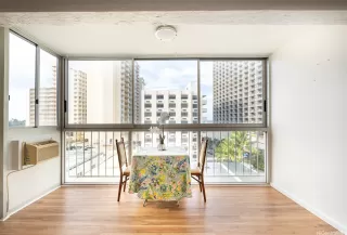 Photo #3: 202528315 Listing 