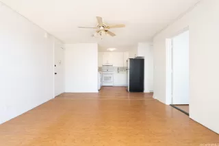 Photo #4: 202528315 Listing 