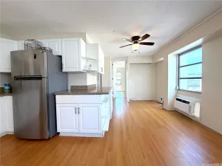 Photo #4: 202528320 Listing 