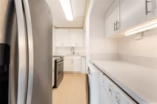 Photo #6: 202528326 Listing 