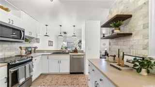 Photo #5: 202528330 Listing 