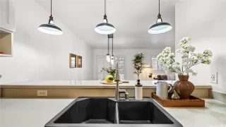 Photo #6: 202528330 Listing 