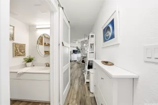 Photo #2: 202528343 Listing 