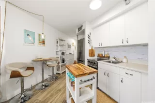 Photo #4: 202528343 Listing 