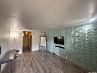 Photo #2: 202528350 Listing 