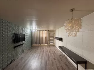 Photo #4: 202528350 Listing 