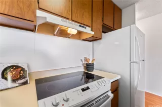 Photo #6: 202528354 Listing 