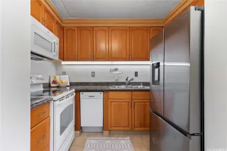 Photo #4: 202528361 Listing 