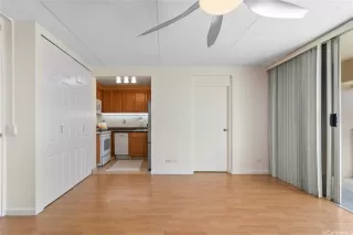 Photo #5: 202528361 Listing 