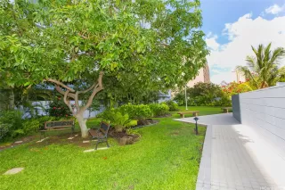 Photo #6: 202528372 Listing 