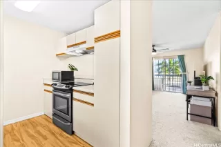 Photo #4: 202528381 Listing 